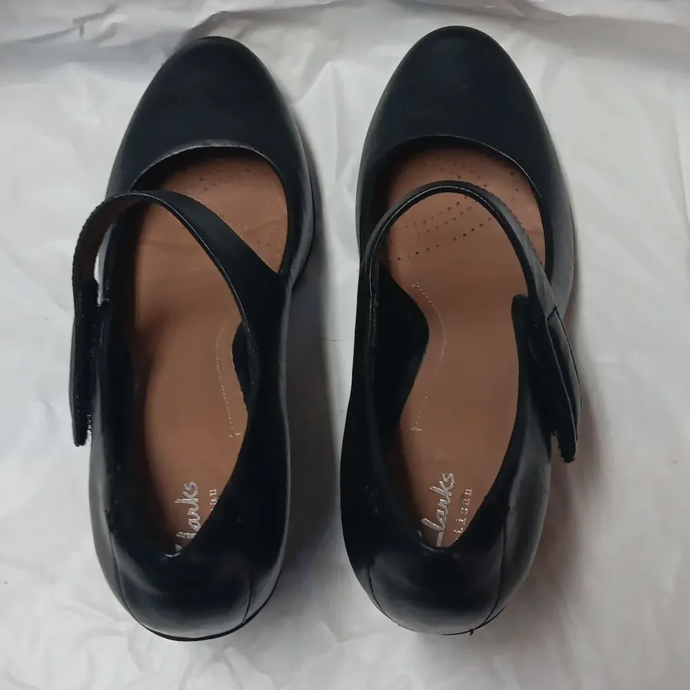 Clarks Arttisan Black Leather Heels Women's Size 9.5